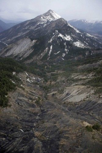 Primeras imágenes del accidente del Airbus A320 en los Alpes