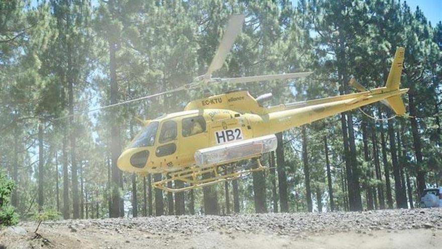 Helicóptero del Cabildo de Tenerife para la lucha contra incendios forestales.