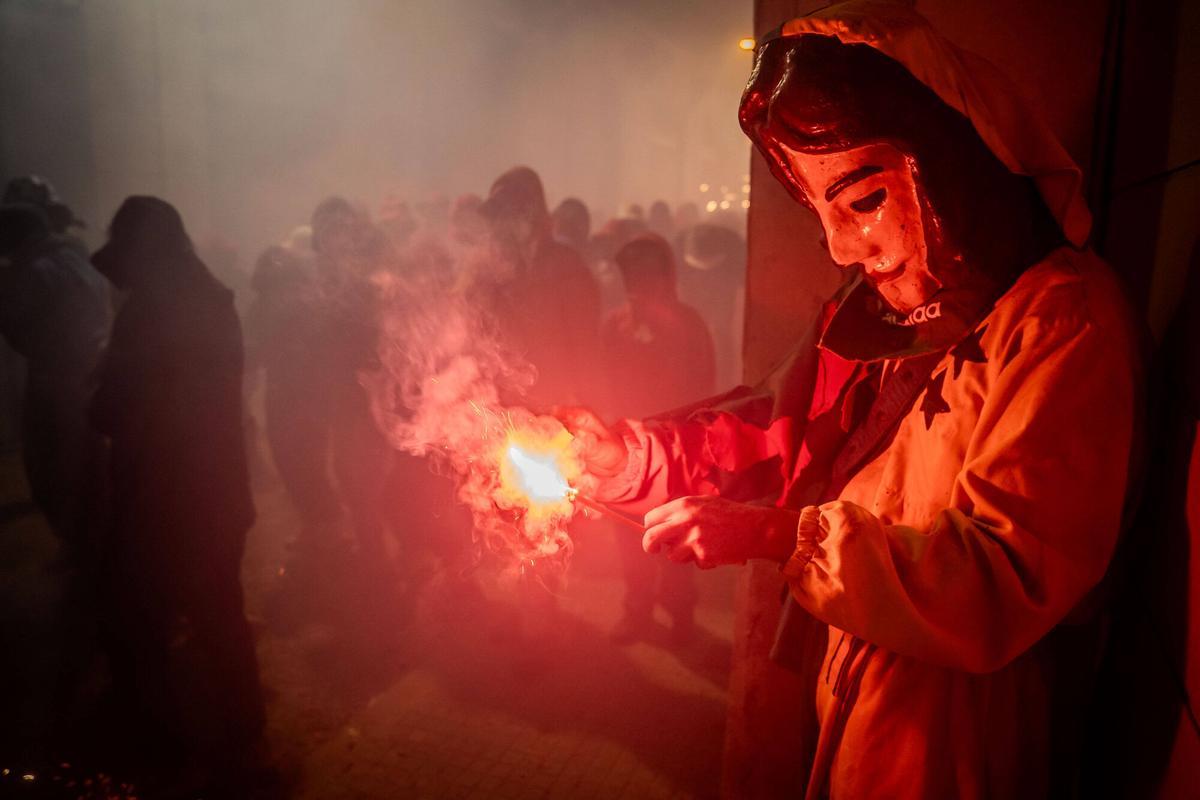 El Correfoc tanca amb un espectacle de foc i de gent la Festa Major de Manresa