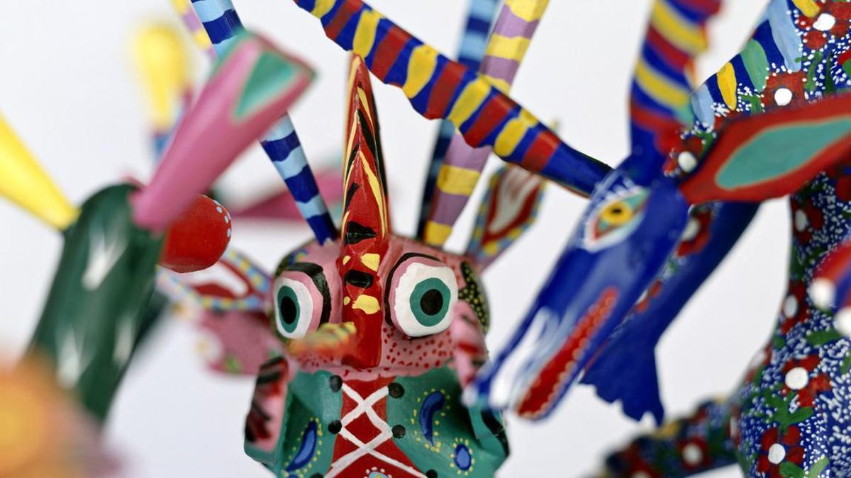 Los alebrijes son con apariencia de animal y colores vivos
