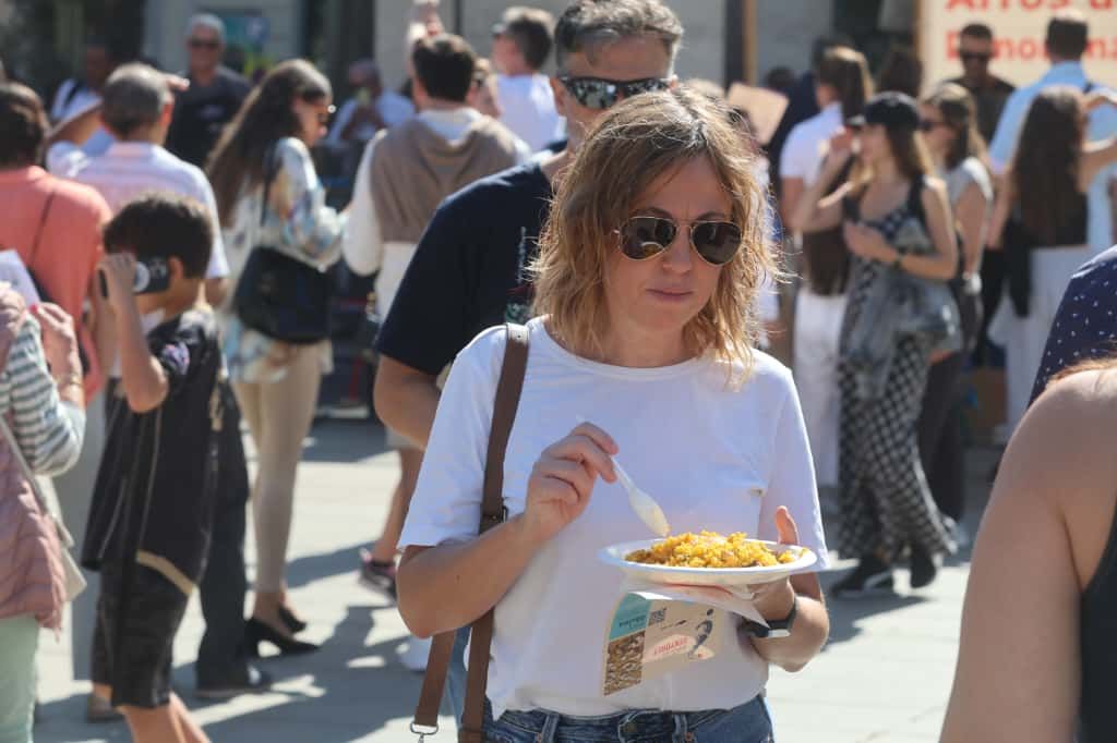 La plaza del Ayuntamiento de València se convierte en un gran restaurante al aire libre con el Tastarròs