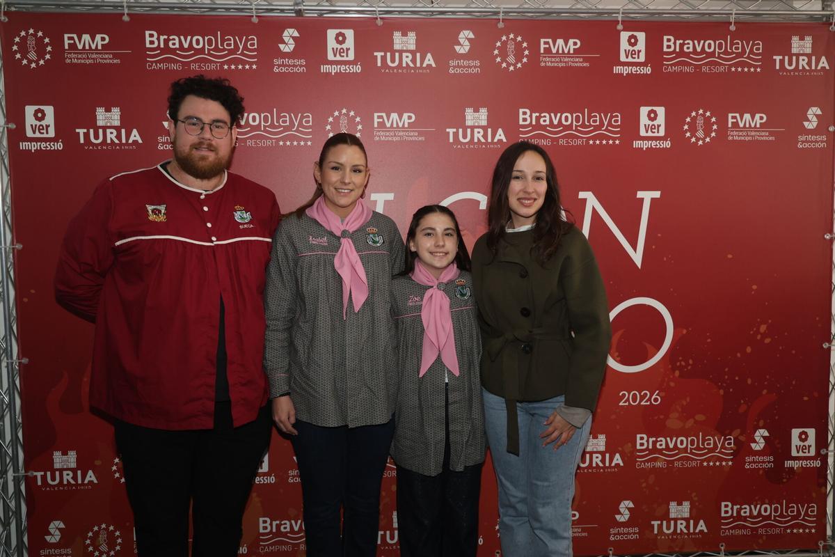 VALENCIA, VLC. Balcón de Levante-EMV del 10 de marzo 2026. Josep Osca, vicepresidente de la junta local fallera de Sueca, Isabel Fernández del Moral Martínez, Fallera Mayor de Sueca; Zoe Beltran Piera, fallera mayor infantil de Sueca; Marta Díaz, fallera Mayor de Xátiva