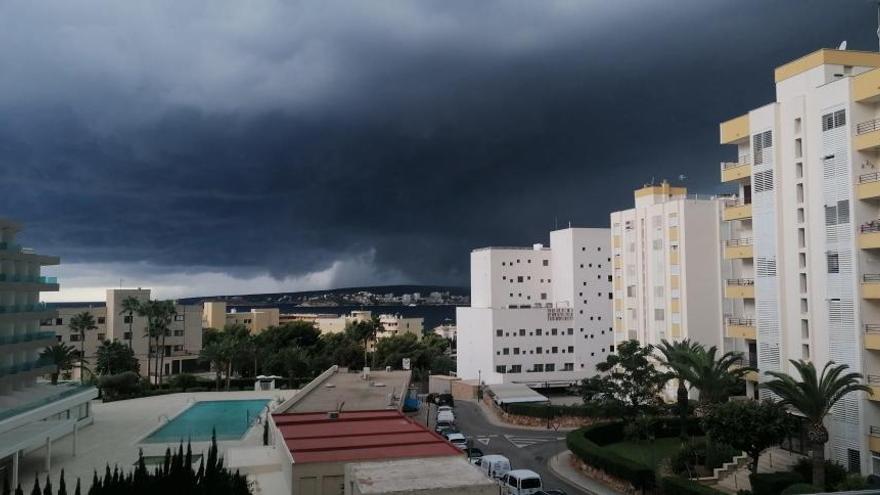 Gewitter mit Hagel und &quot;cap de fibló&quot; auf Mallorca