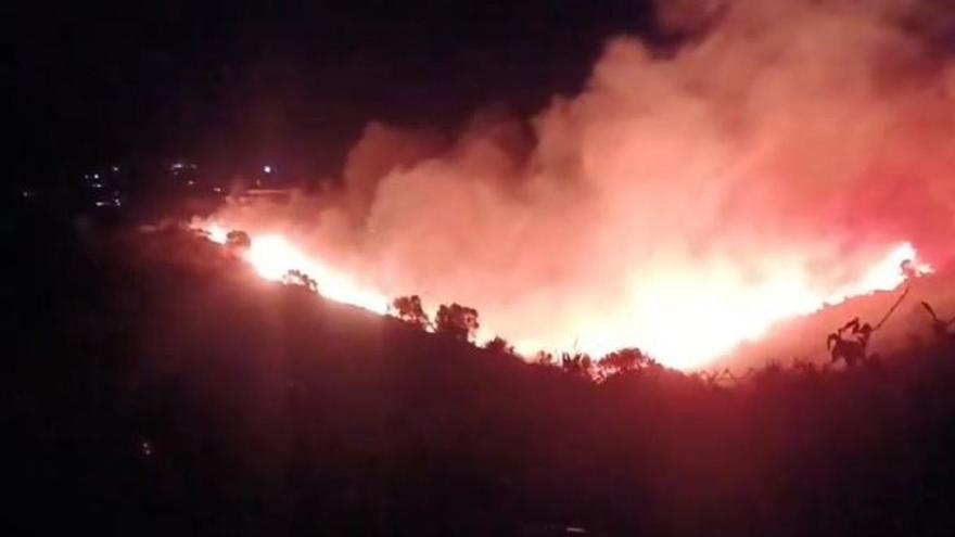 El Año Nuevo comienza en Mijas con un incendio que obliga a desalojar varias viviendas