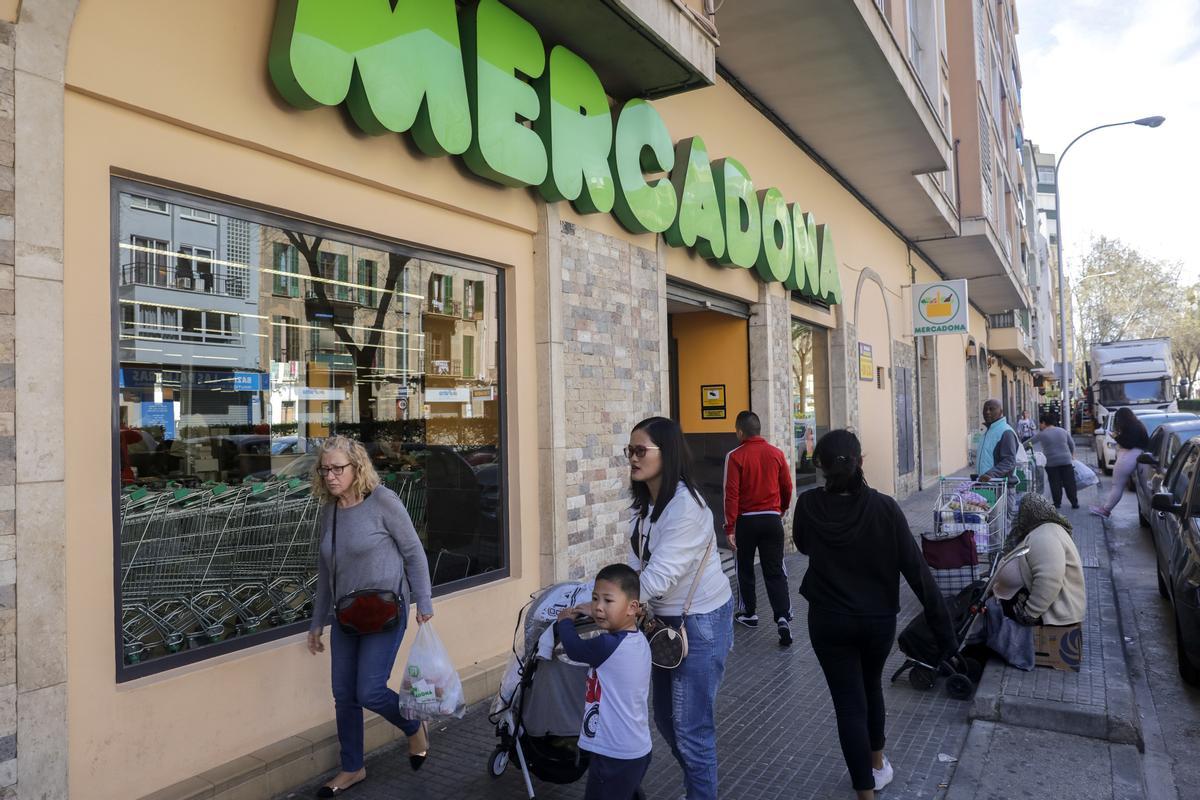 La iniciativa del PP busca facilitar la implantación de nuevos supermercados