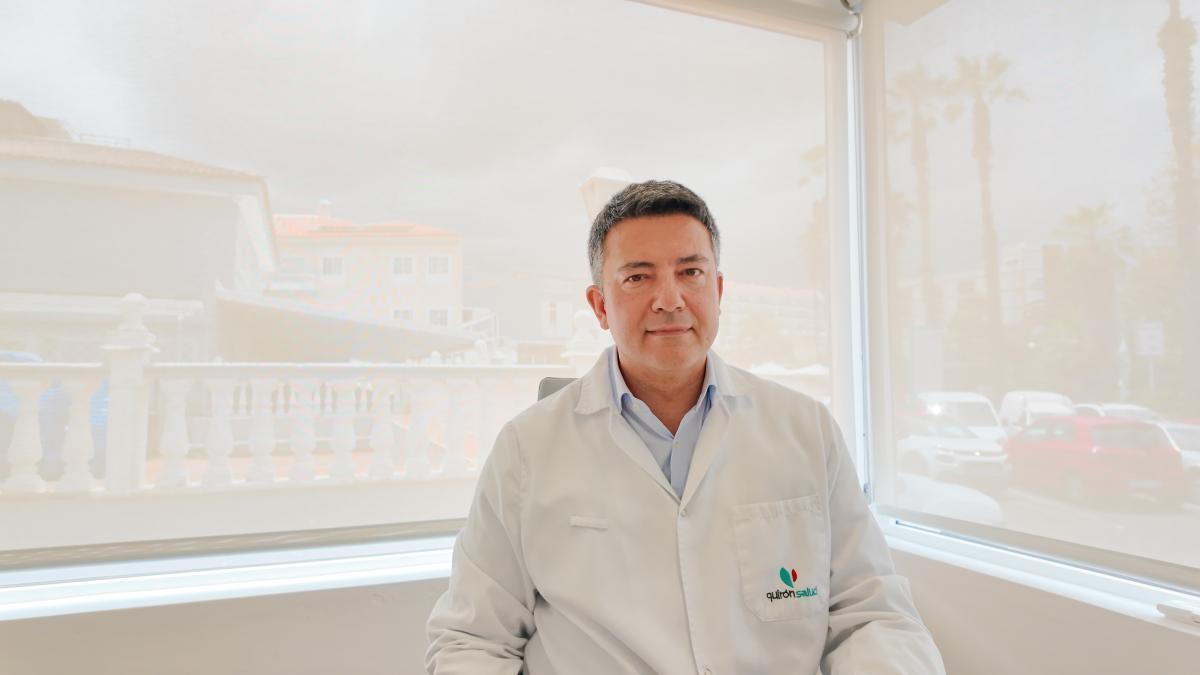El doctor Guillermo Conde, jefe de los Servicio de Urología de los Hospitales Quirónsalud Tenerife
