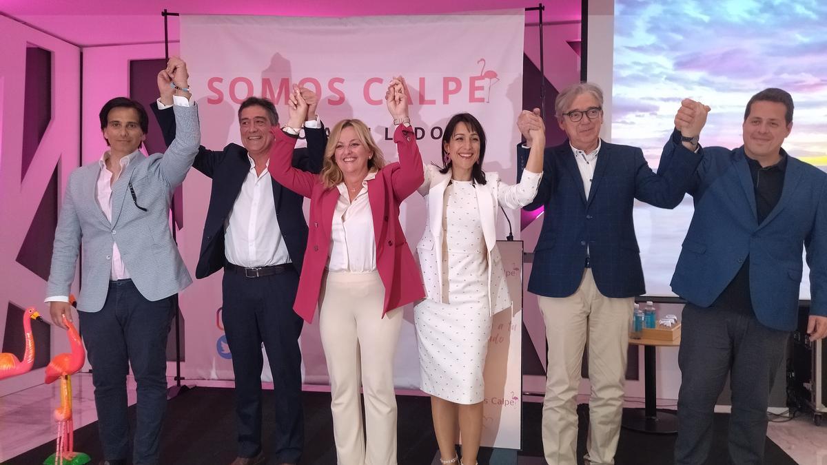 Ana Sala, los concejales de Ciudadanos y los fundadores de Somos Calpe, en la presentación de esta noche