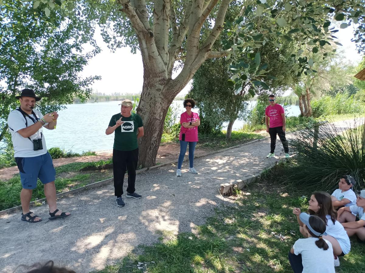 L’alcaldessa, Estíbaliz Pérez, va compartir amb els escolars les activitats.