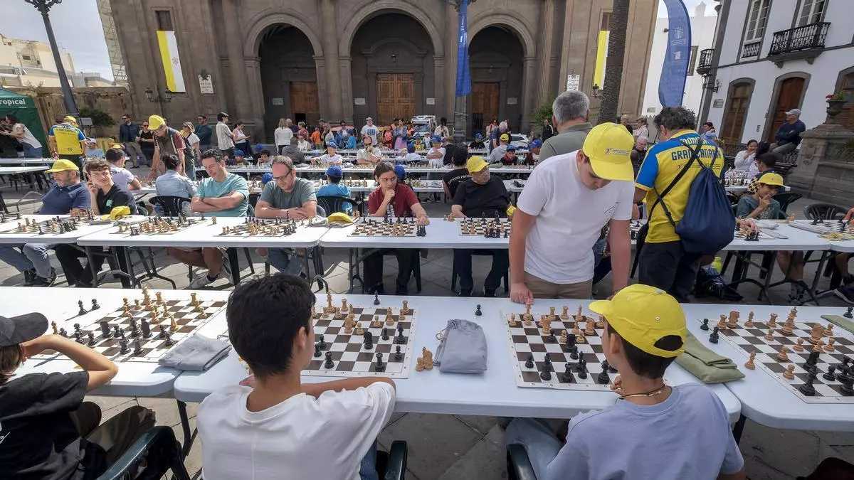 Unas 150 personas participan en la simultánea de Ajedrez, en Vegueta, en Las Palmas de Gran Canaria