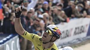 Van Aert completa una gesta a Roubaix davant un Pogacar enorme