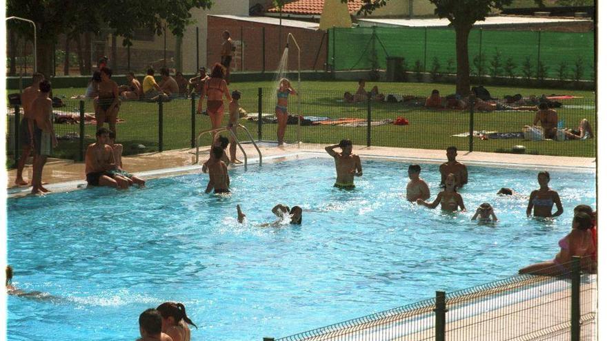 Piscina de Corrales del Vino en una imagen de archivo.