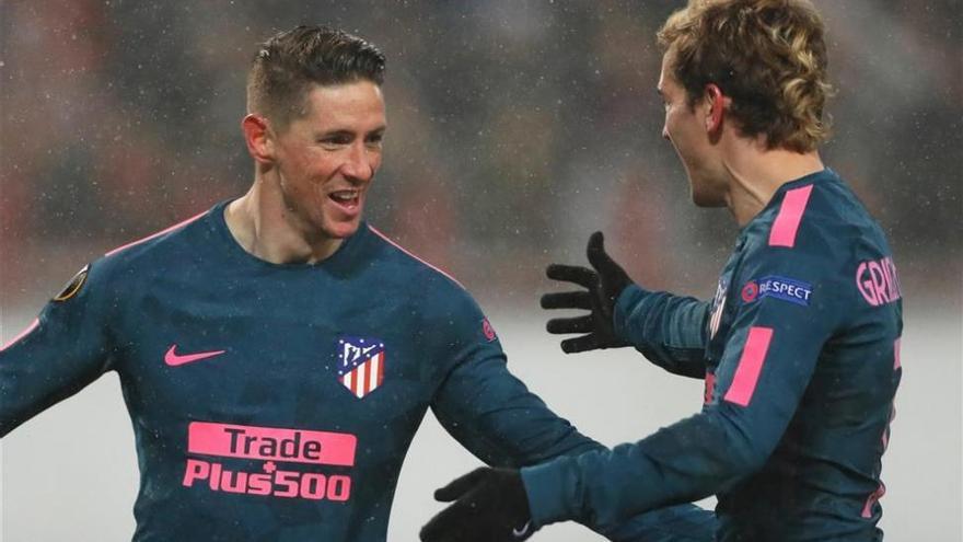 El Atlético se mete en cuartos con doblete de Torres