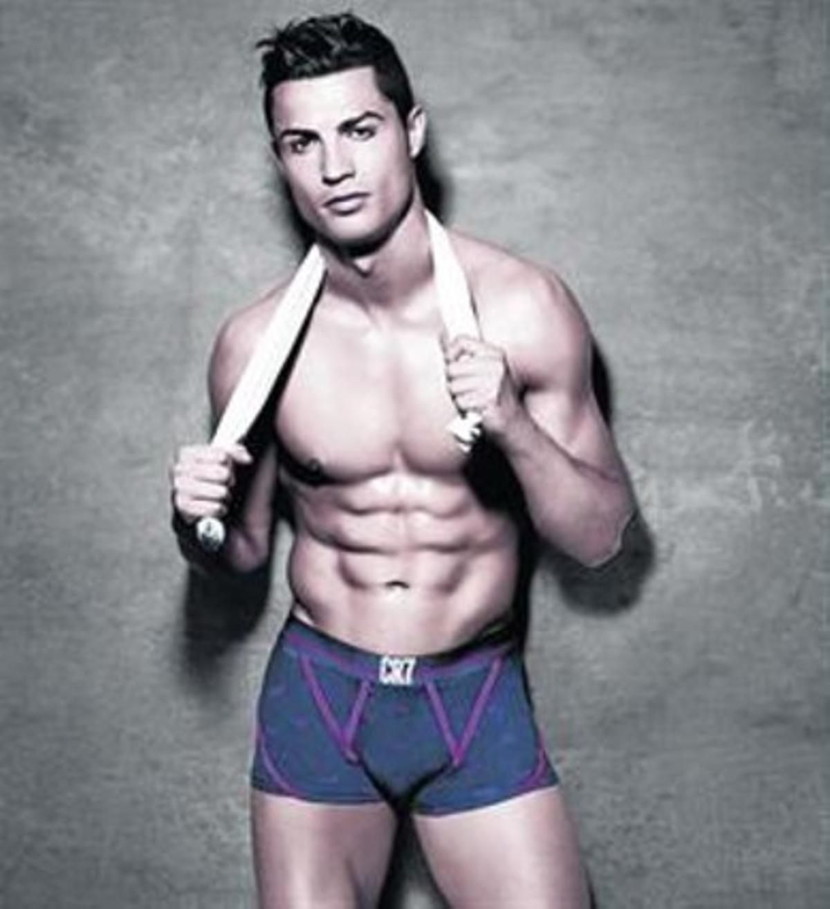 Cristiano Ronaldo vuelve a lucir tipo en calzoncillos - El Periódico