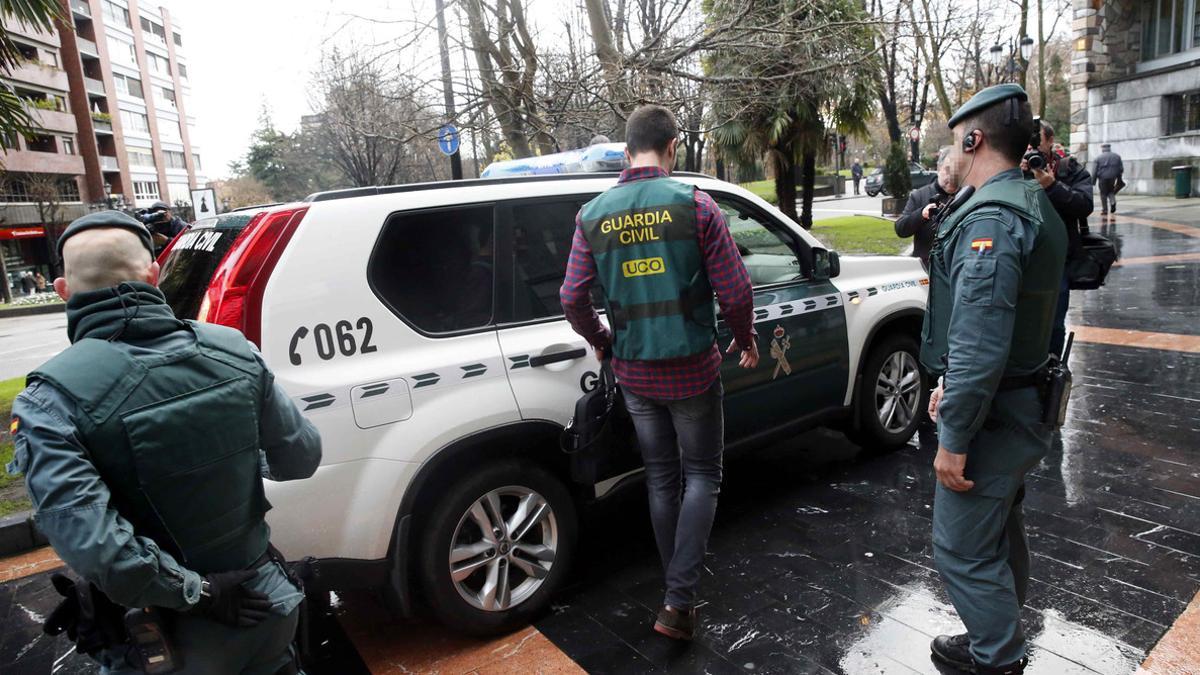 CINCO DETENIDOS TRAS REGISTRO SEDE UGT DE OVIEDO, ENTRE ELLOS SU EXSECRETARIO