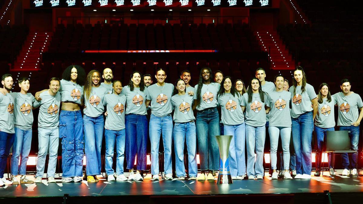 ¡Locura taronja en la celebración del título de Liga!: De la despedida de Awa Fam a la 'cantante' Raquel Carrera