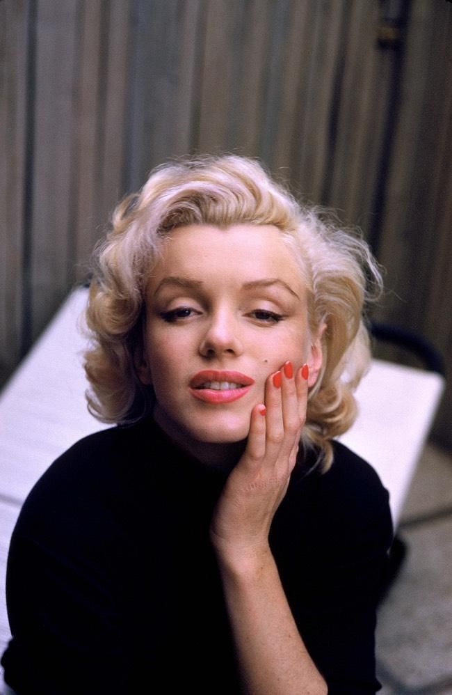 Marilyn Monroe plano medio corto