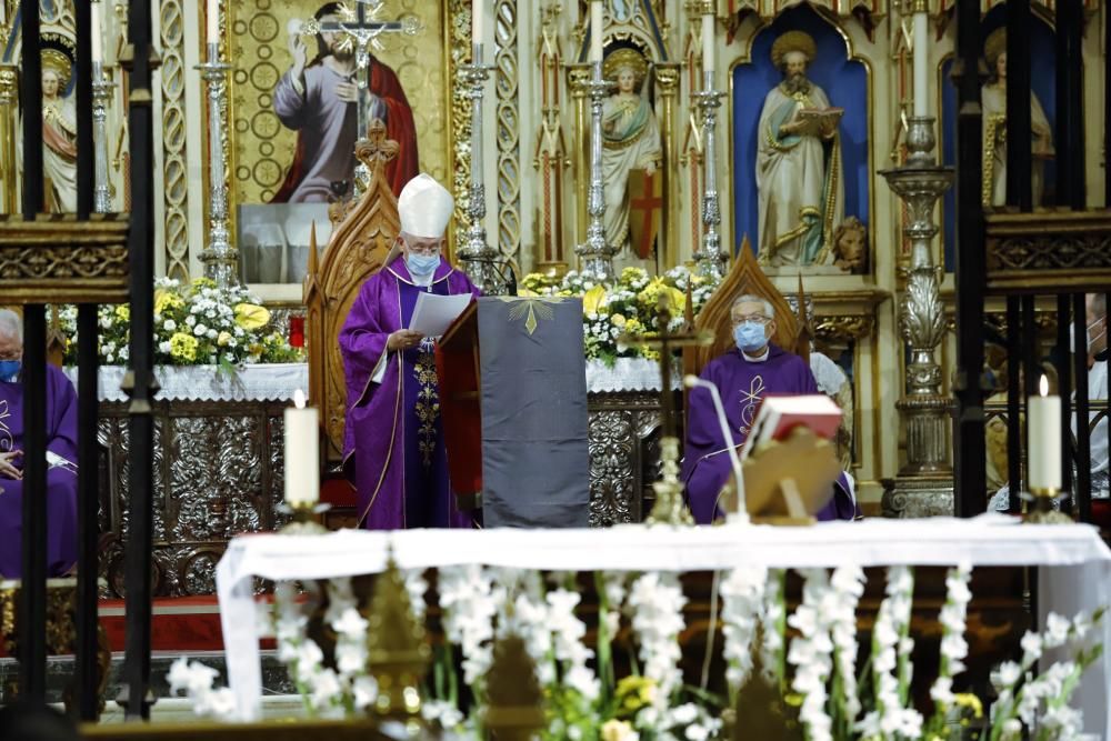 Misa en honor a los fallecidos por coronavirus en la Catedral