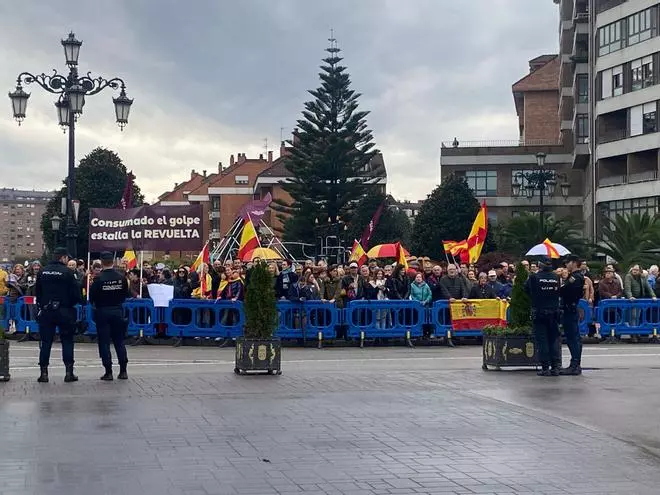 Así fueron las protestas contra el Gobierno a la llegada del AVE a Oviedo