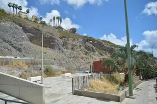 Encerrados al no poder bajar las escaleras en El Batán