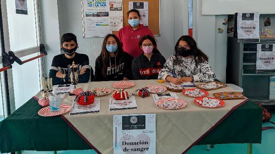 Los donantes recibieron un obsequio confeccionado por los alumnos del IES Jaume I de Burriana.