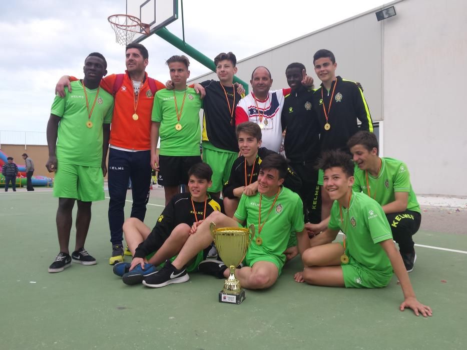 El Kelme se alza con el trofeo de fútbol Torrevieja International Cup 2016