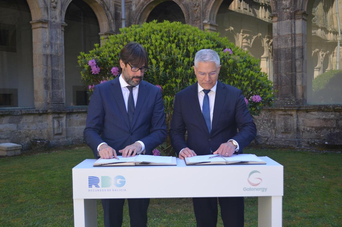Bruquetas y Núñez, durante la firma del acuerdo.