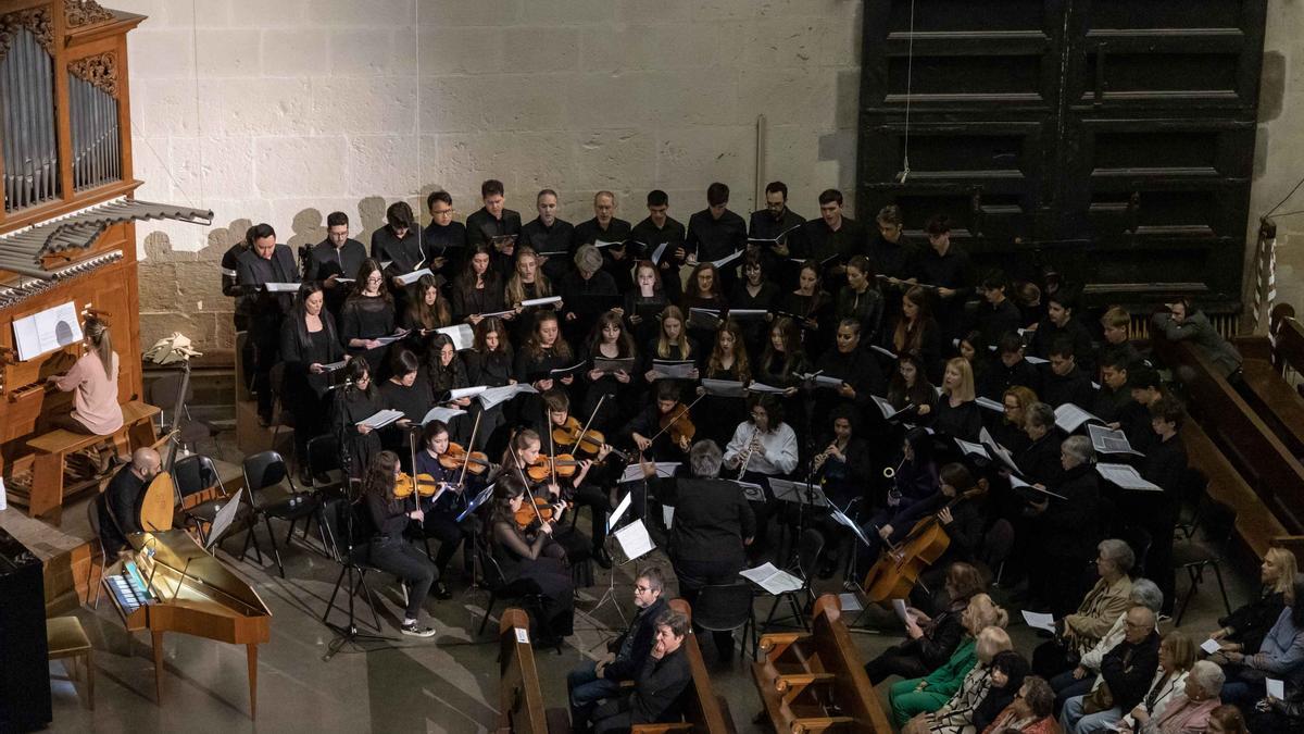 Alumnos del Conservatorio José Tomás de Alicante interpretan la Pasión en la Concatedral de San Nicolás