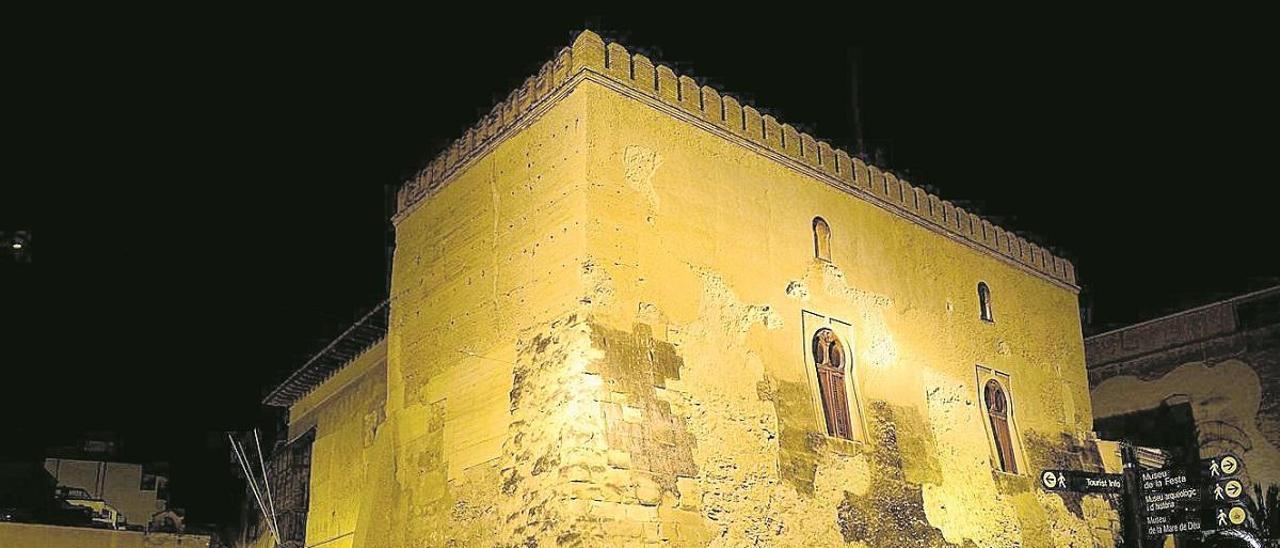 Torre de la Calahorra desde el exterior.