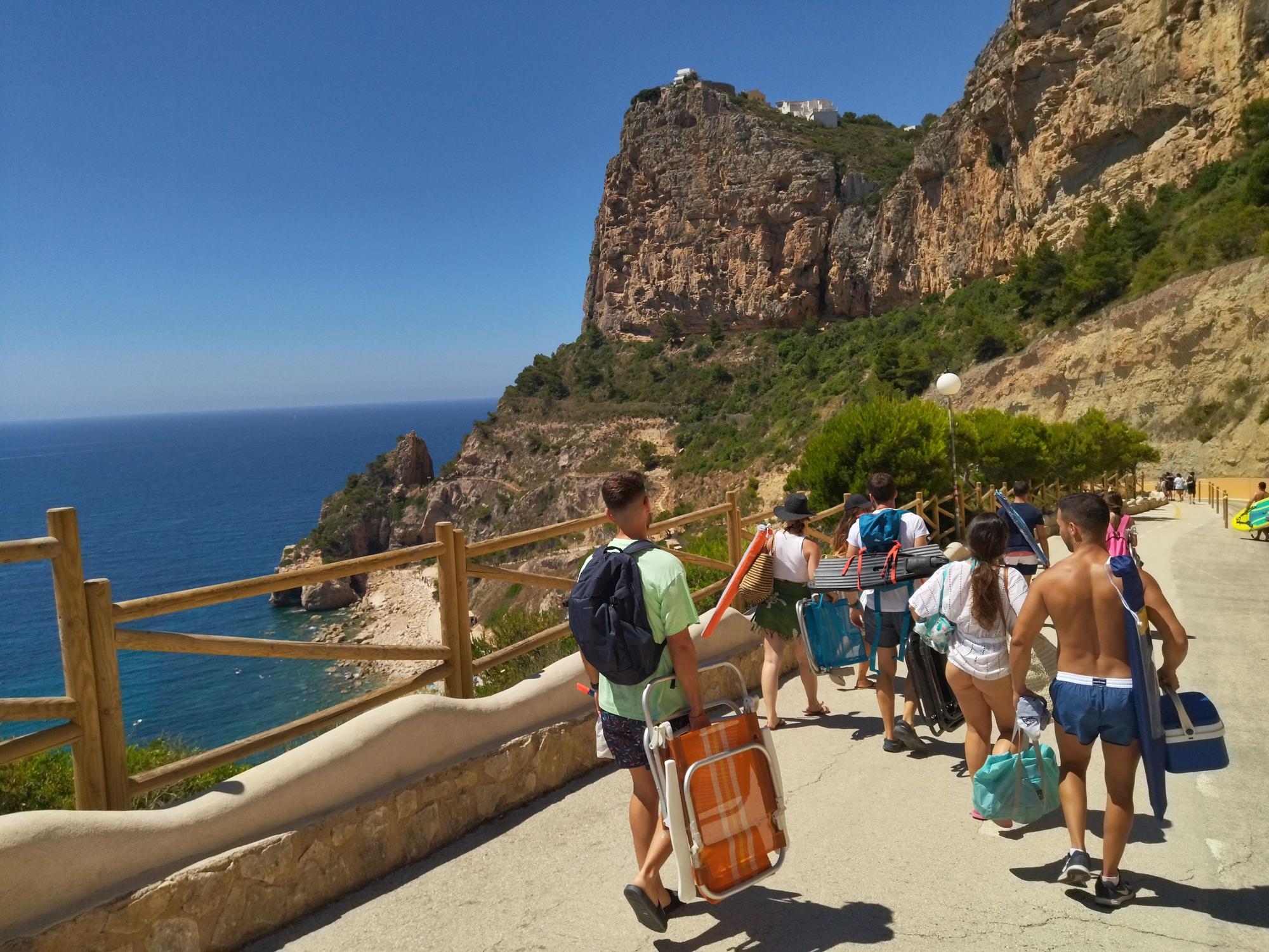 El Moraig: así es la primera playa valenciana que cobra para mitigar la masificación