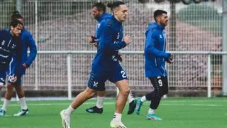 El Tenerife se instala en Santiago para entrenar e investiga al Compos de cara a la Copa del Rey
