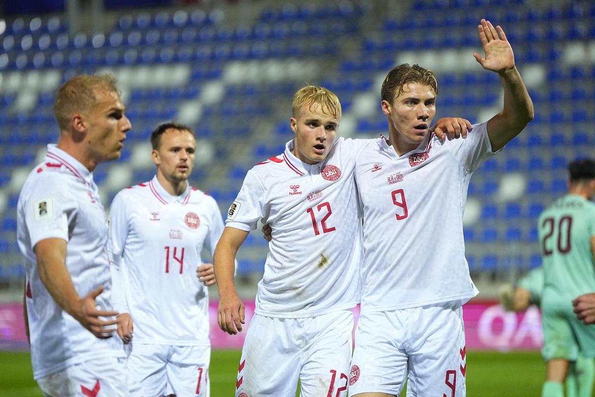 Hojlund celebra un de sus goles con Dinamarca