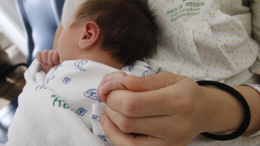 Las madres mayores de 40 años aumentan un 27% en una década en Córdoba