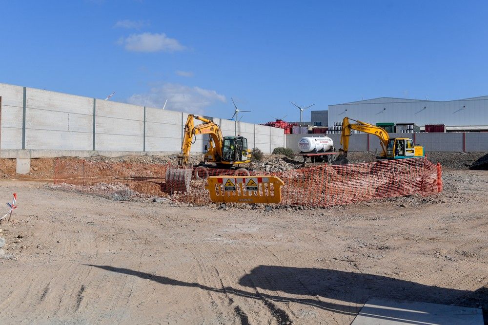 Colocación de la primera piedra de la nueva nave de la empresa Snack