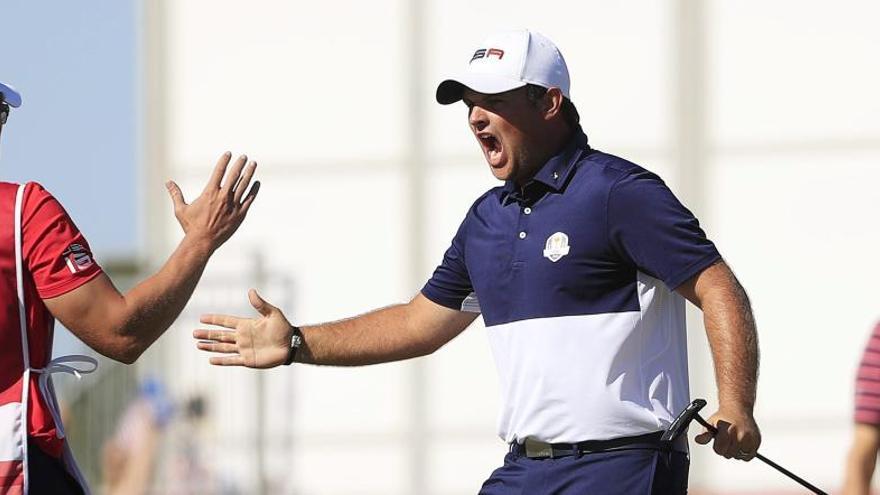 Patrick Reed, de EEUU, celebra el triunfo.