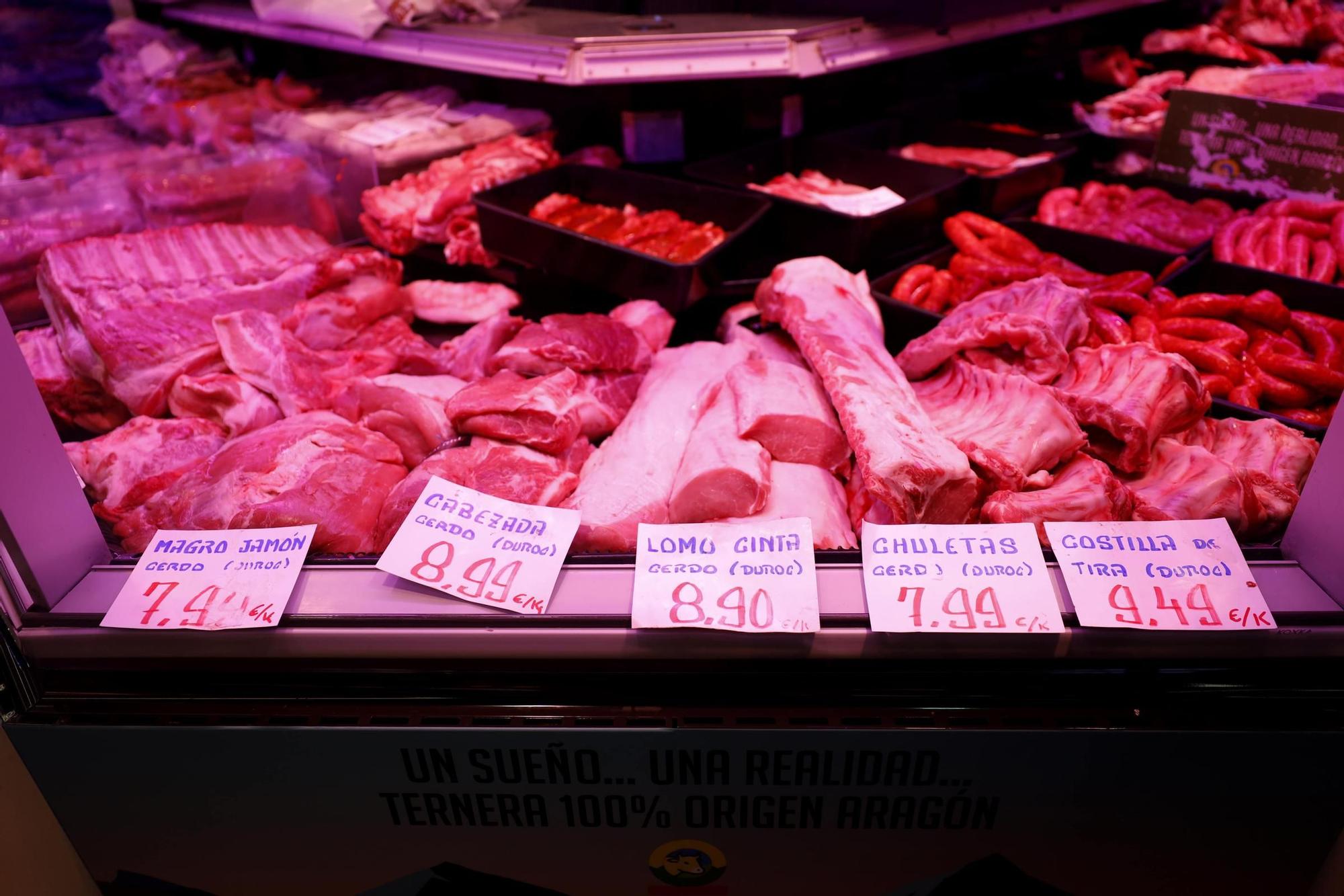 Las compras para Navidad se adelantan en el Mercado Central de Zaragoza