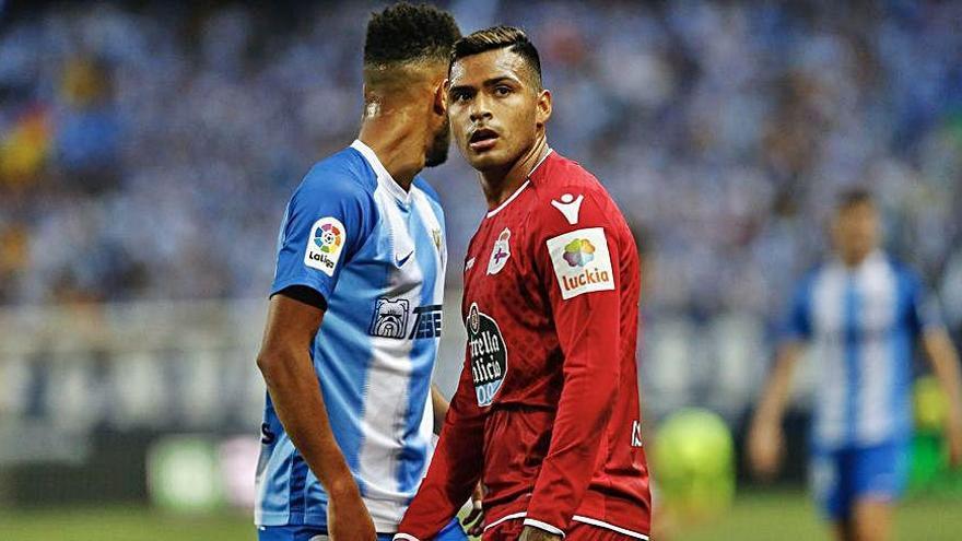 Nahuel, en primer término, en un Málaga-Deportivo.