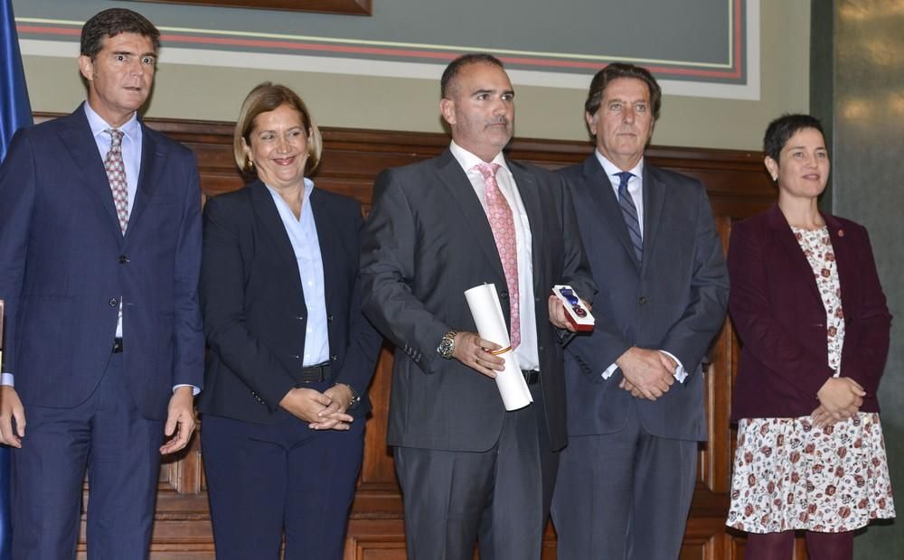 Entrega de medallas al mérito de la protección civil