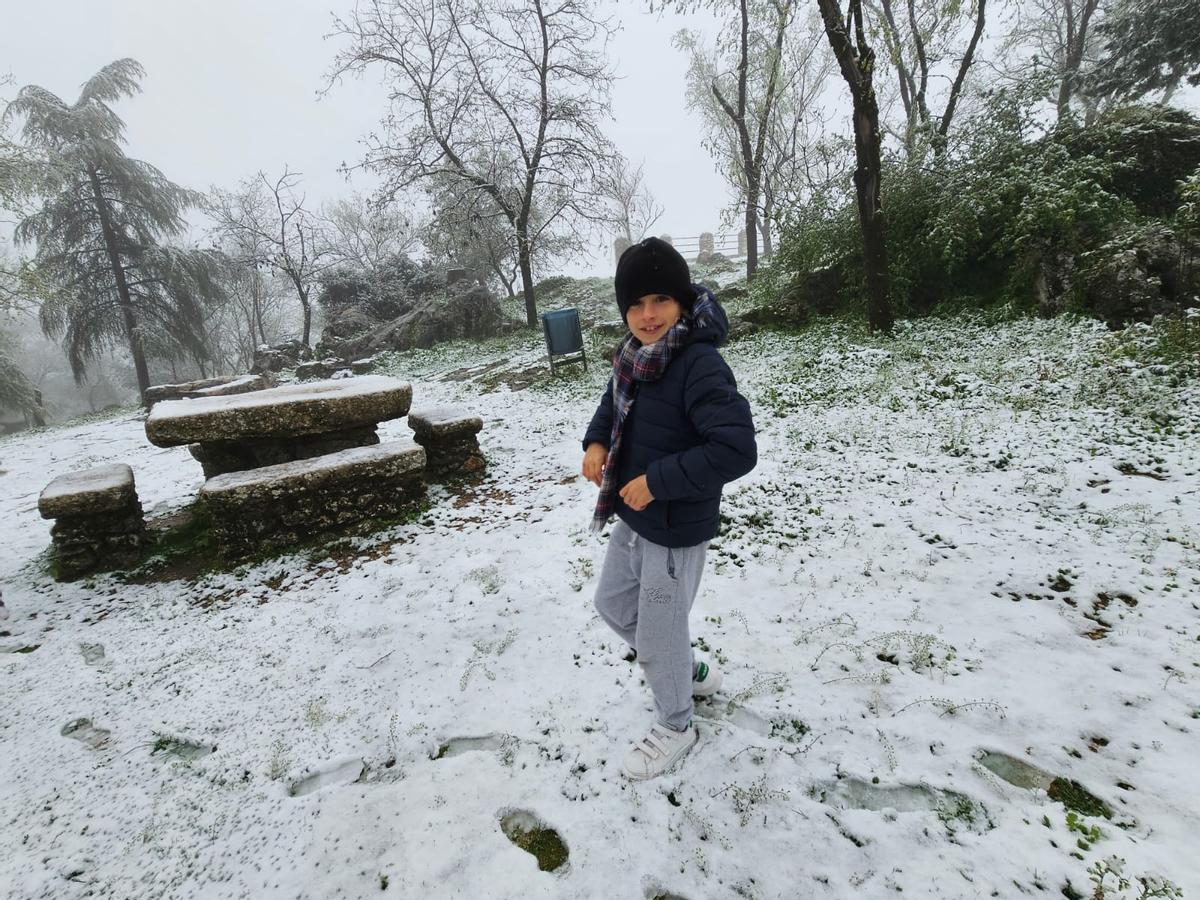 Nieve en el entorno del santuario de Cabra.