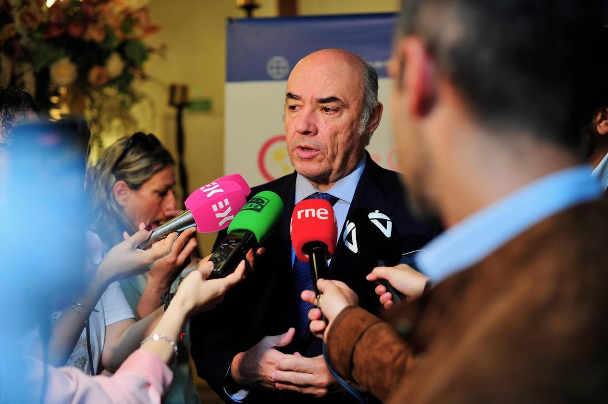 El presidente de la Cámara de Badajoz, Mariano García, en un encuentro previo con los medios.