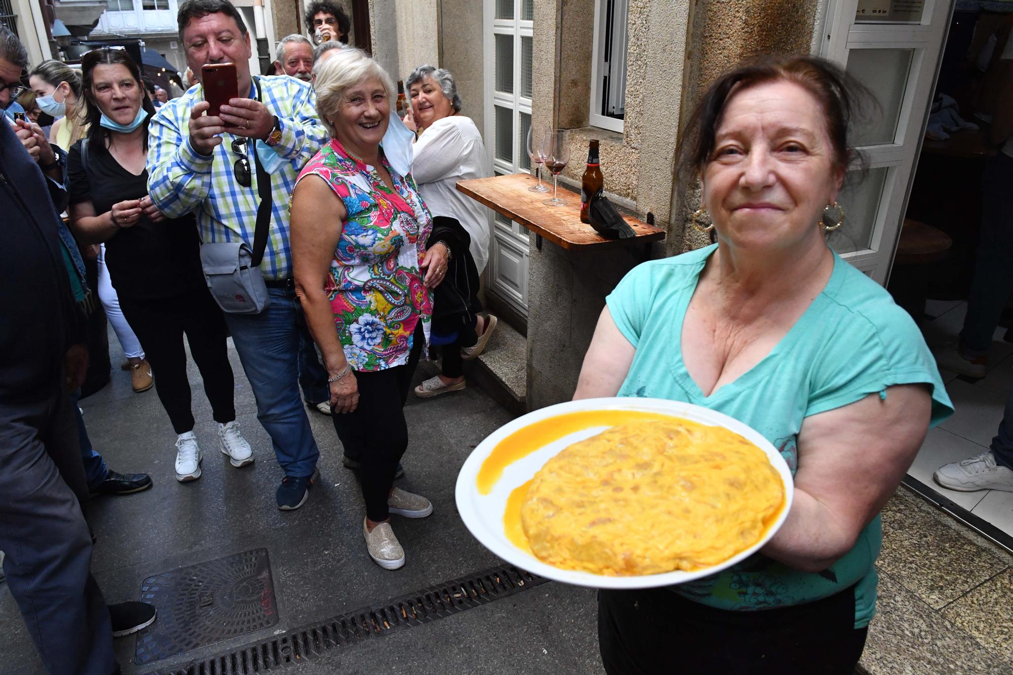 El Bar Galicia logra por primera vez el premio a la mejor tortilla de Betanzos