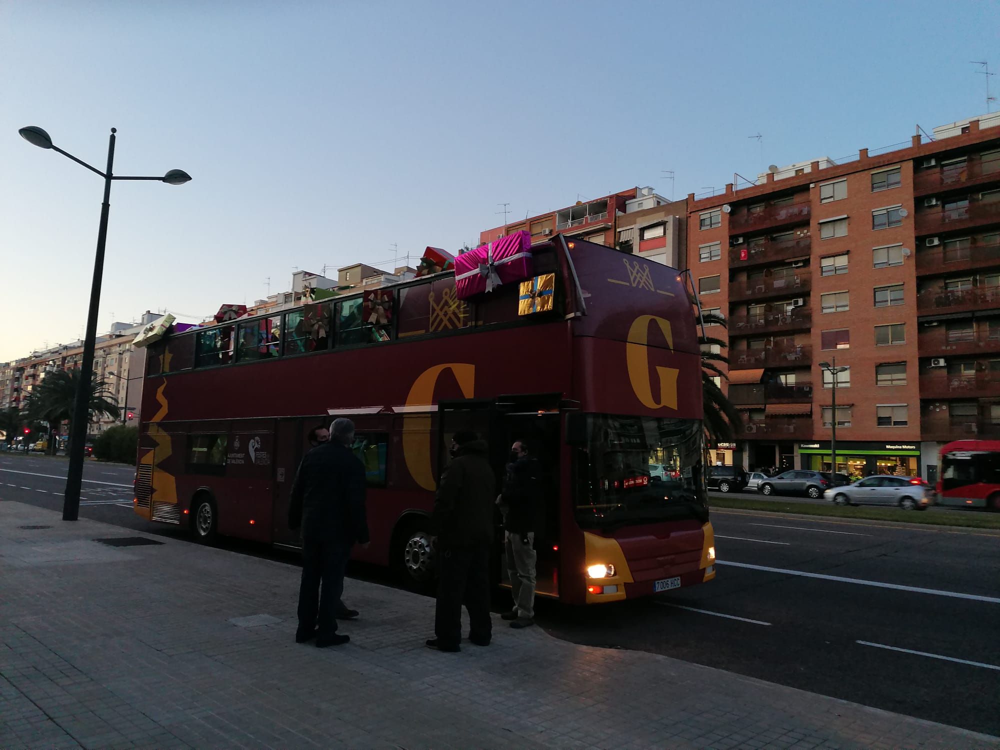 Los Reyes Magos llegan a la recepción en el Ayuntamiento de València