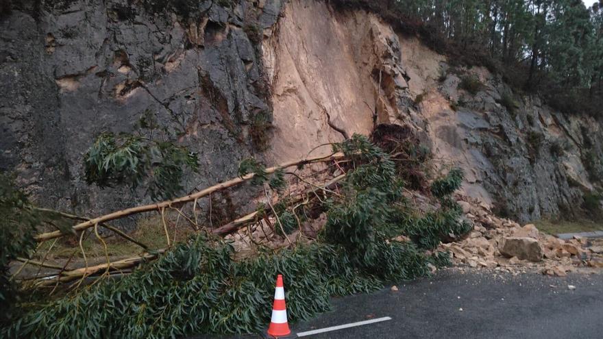 La borrasca Domingos inunda O Morrazo y corta la autovía