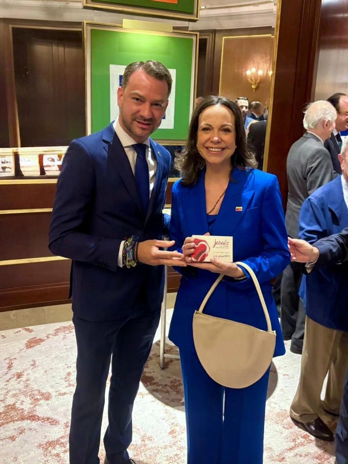 Luis Miguel Núñez con María Corina Machado.