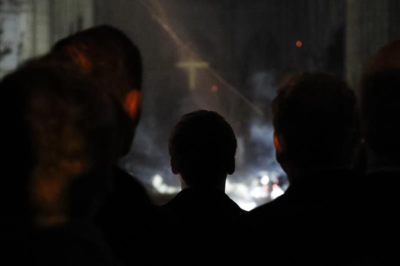 Incendio en la Catedral de Nôtre Dame