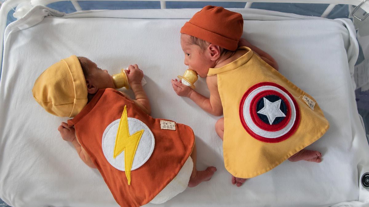 Los adorables disfraces de Halloween de unos bebés recién nacidos  ingresados en la UCI