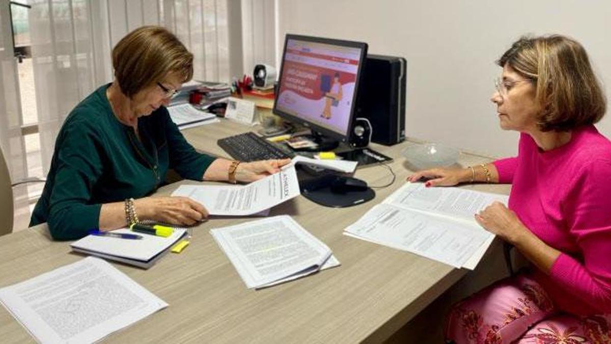 Reunidas Rosario Molina, presidenta del Colegio de Administradores de Fincas de Las Palmas.