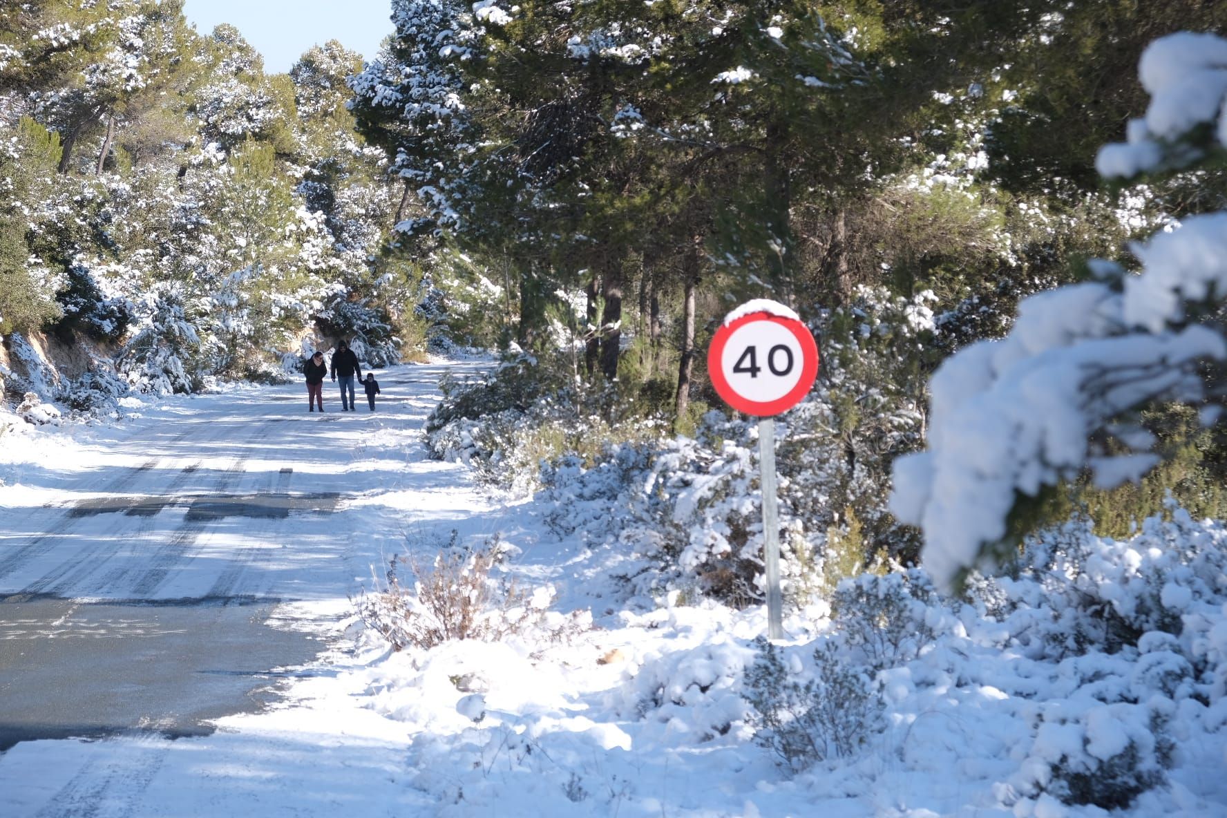 La nieve cubre de blanco el Xorret de Catí