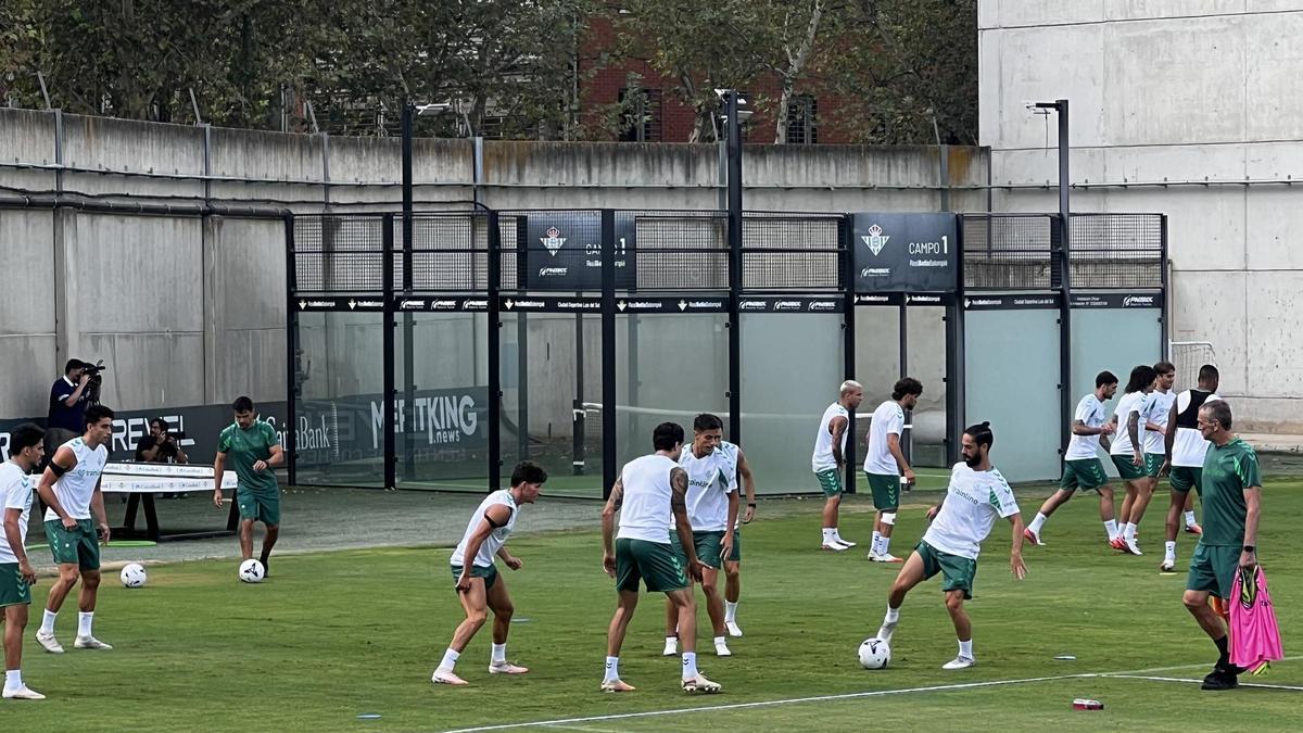 Vídeo | Entrenamiento del Betis este jueves en la CD Luis del Sol con Morante y Abde a dos días de jugar con el Levante
