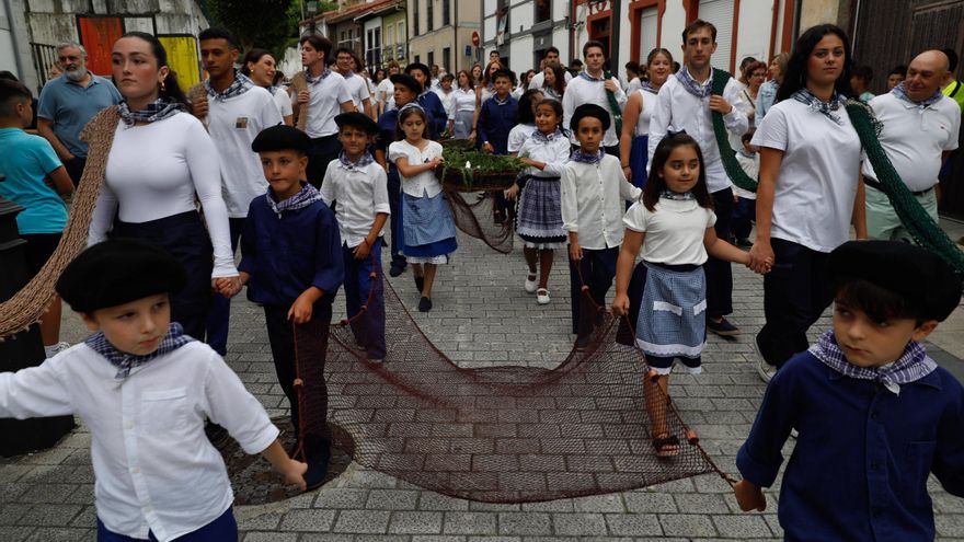 EN IMÁGENES: la procesión de la &quot;llamada de la mar&quot; del Carmen de Luanco