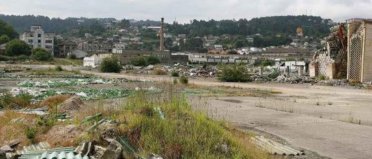 Terrenos de la antigua fábrica de GEA en la parroquia de Cabral. // Fdv